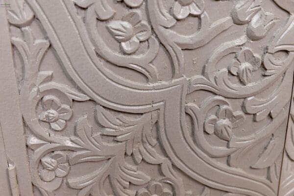 A close up of the intricate design on the wall.