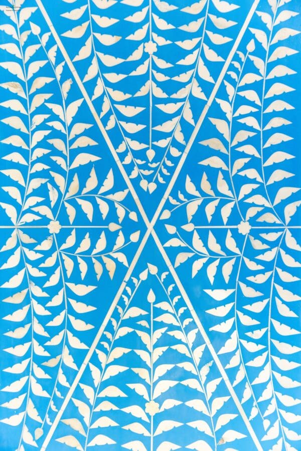 A blue and white tile pattern with leaves.