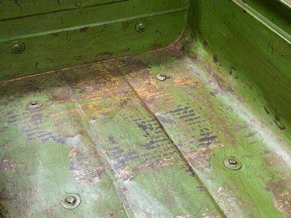 A close up of the bottom of a green box.