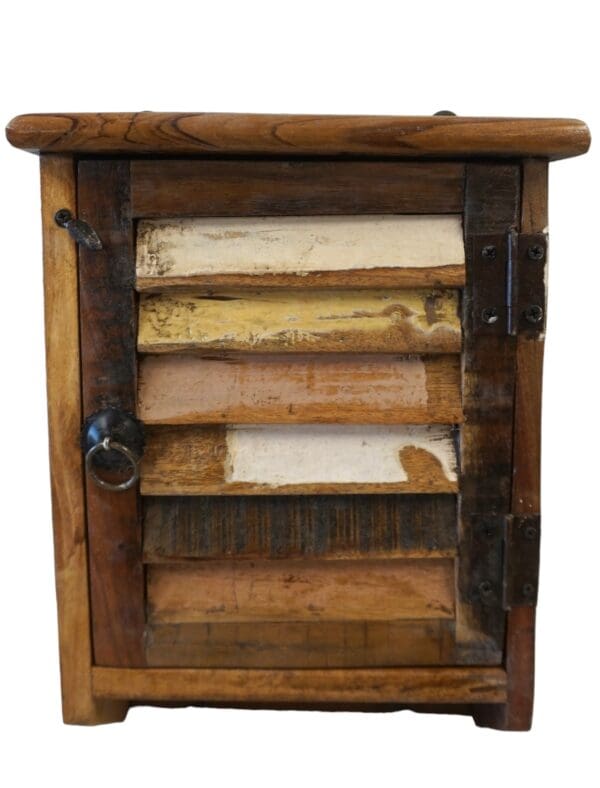 farmhouse-style key cupboard option 3