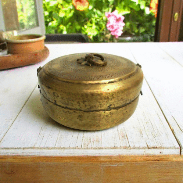 Vintage Brass Katordan Chapati Warmer Box - Image 15